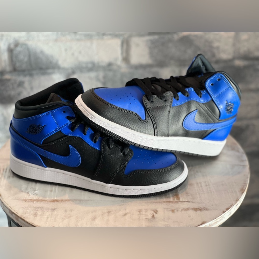 Brand new DS Nike Air Jordan 1 Mid GS Hyper royal size 7y Fashion sneakers